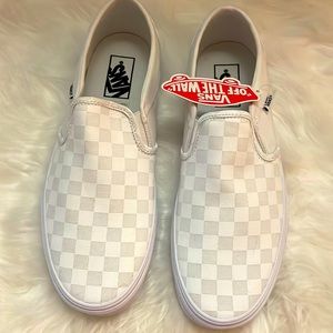 Women’s size 11 white and off white checkerboard Vans new with tags